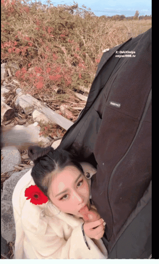 超美整活禦姐-汐夢瑤-最新公園裡美女穿著過膝黑絲頭戴大紅花人前大膽口交然後找個無人的地方啪啪