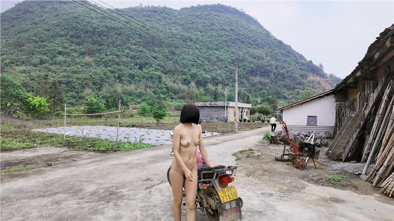 【cikaimoon】最新極限人前露出穿梭粵北村莊進屋挑逗老頭樂