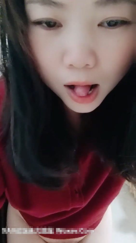 良家淫蕩騷少婦直播間騷逼自慰喊來男人操逼[MP4/1140MB]