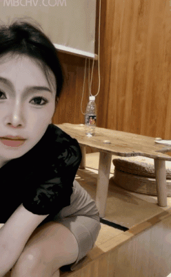 性感高跟禦姐范頂級美女，氣場很足，衣品超讚和帥氣小情人開房調情，別把阿姨不當回事