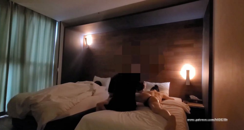 綠帽淫妻癖 真實偷拍勾引外賣[MP4/268MB]