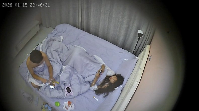 1-16流出酒店偷拍連續兩天入住的情侶極品翹臀女神被臭小子玩穴後用臭吊猛操