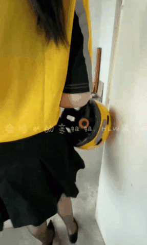 會噴水的親姐姐】 讓姐姐體驗當外賣員送逼上門的一天，葫蘆娃粉絲兄弟出價5000塊只為親眼見證姐姐噴水