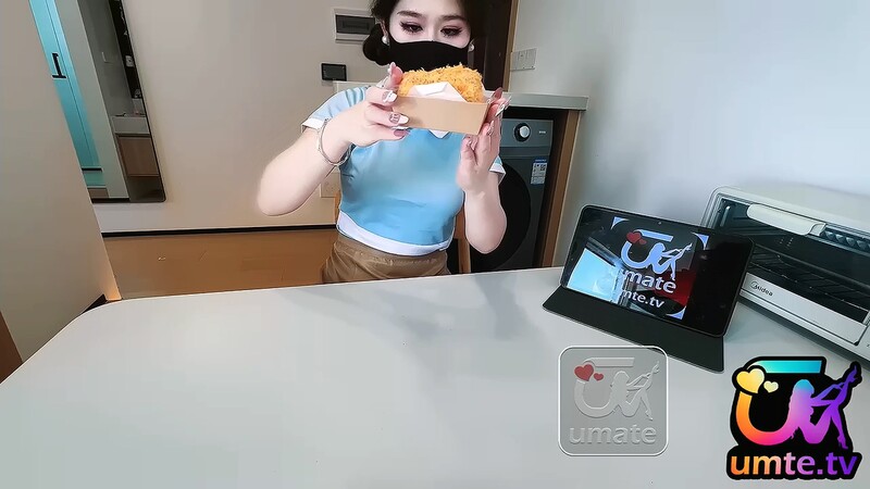 制服誘惑，好利來店員用肉體賠償客戶損失 淫臀操著肉棒內射 尤物化身精液容器