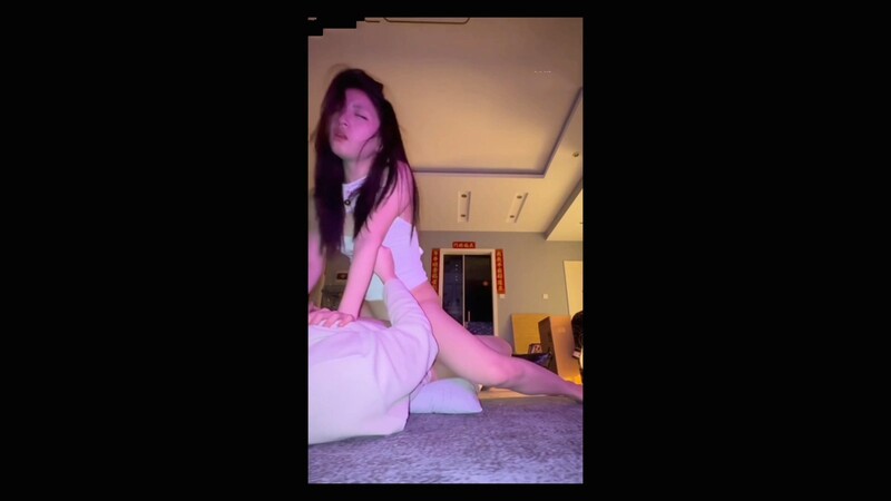 泡良約炮大神，私密群重磅流出「彌川」177身高的高顏值露臉模特，各種情趣內衣絲襪套裝