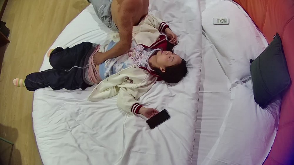 情趣台 看這火熱程度 應該是愉情沒跑 大哥一進來就忍不住了 少婦也是欣喜得很 不是正常夫妻表現1