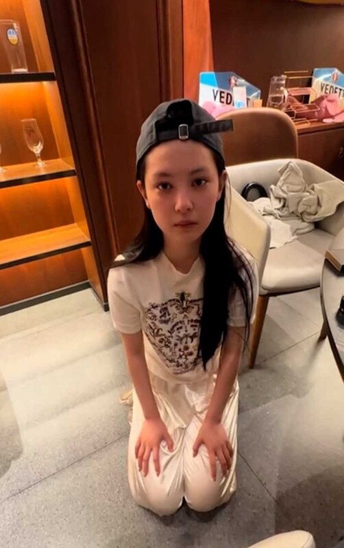 山東淫女王曉迪出軌被勞斯萊斯大哥抓奸在床 花著金主錢包養小白臉