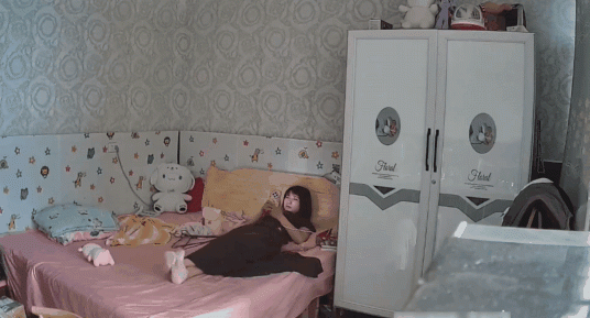 家庭台新流出短髮小嬌妻被老公按床上來一發媳婦貌似沒有盡興對老公很不滿意剛爽沒多久就射了