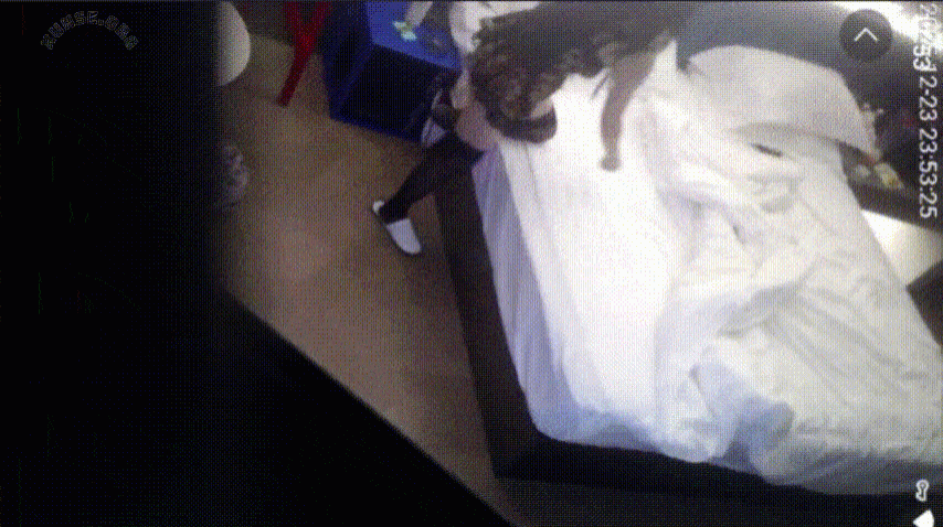 漂亮女人有一對吊鐘乳 換上情趣套裝跟情人盤腸大戰 男人後入猛操 奶子瘋狂甩動