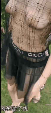 極限露出天花板，反差婊【風箏斷了線】路邊全裸自慰，買水果勾引老農，露點勾引外賣小哥