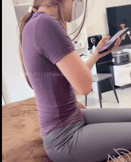 極品姐姐和閨蜜『姐弟一世情』騷姐閨蜜已拿下，閨蜜比姐姐更騷，酒後姐姐和閨蜜兩隻母狗撅著屁股求操