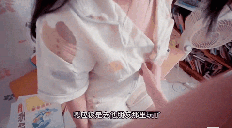 小粉逼超級緊致，超嫩白虎饅頭逼少女，蜜桃臀雪白