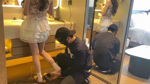 戀足癖大神【東坡先生原創】最新作品，美足翹臀大學生，打樁後入足交真的爽到了，射了幾次