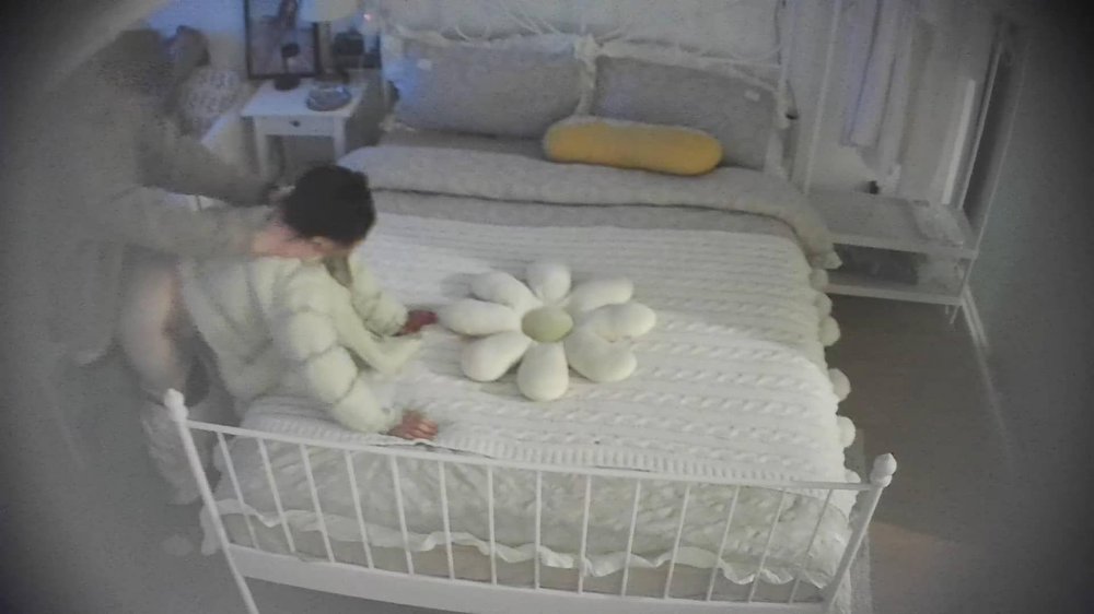 2-3流出酒店偷拍大奶白嫩女友剛進房間就被男友迫不及待後入