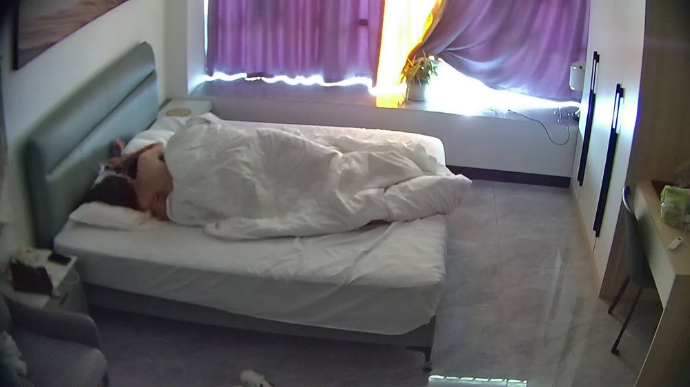 主題酒店流出 人到中年還想秀一把 差點沒把雞雞戳斷 還是老老實實按流程打炮吧 別讓美女守了活寡 便宜別人（2）