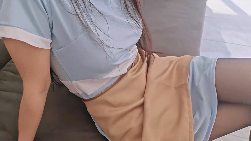 【精品亂倫】綠母少年 - 最近去好利來兼職的騷媽 在家被撕裂黑絲爆操嫩穴 開檔真空夾著精液去上班