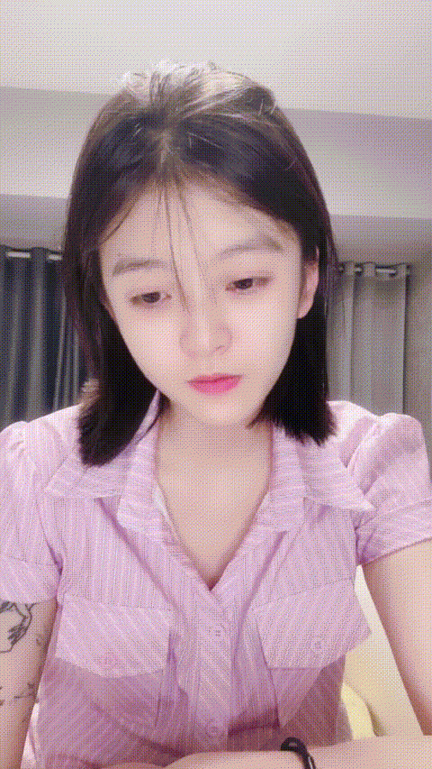 超清純校花嫩妹源源baby高挑身材超高顏值，清純淫靡並存，輕輕一操就噴水 清純面龐超反差 2 （2V）