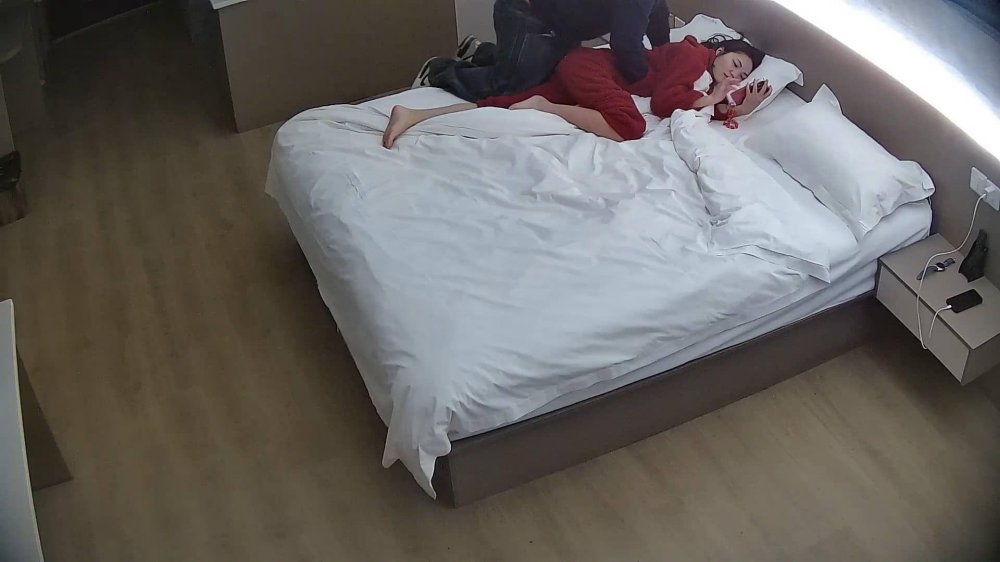 2-1流出酒店偷拍領導帶恬靜紅衣女下屬酒店開房摳的淫水直流啪啪內射