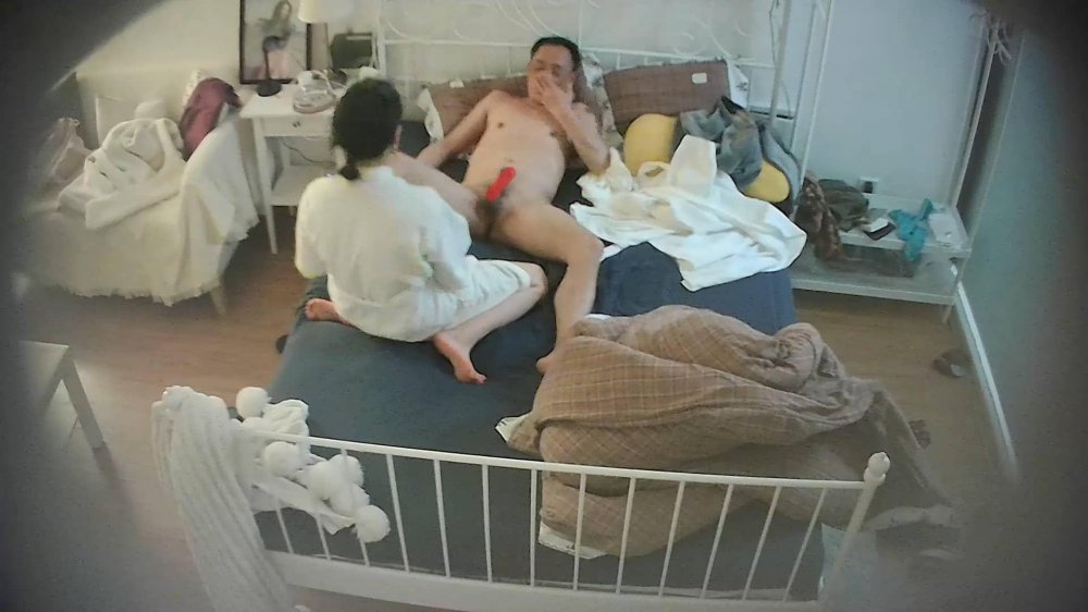 2-8流出酒店偷拍領導模樣大叔解開氣質白嫩女下屬睡衣舔逼各種花式操逼