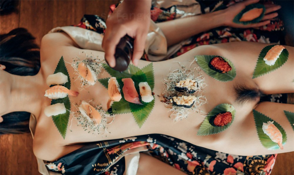 特別隱藏版 嬌小可愛ss級女神妍妍女體盛宴 裸體廚娘 這樣玩食物對嗎 高清1080p原版