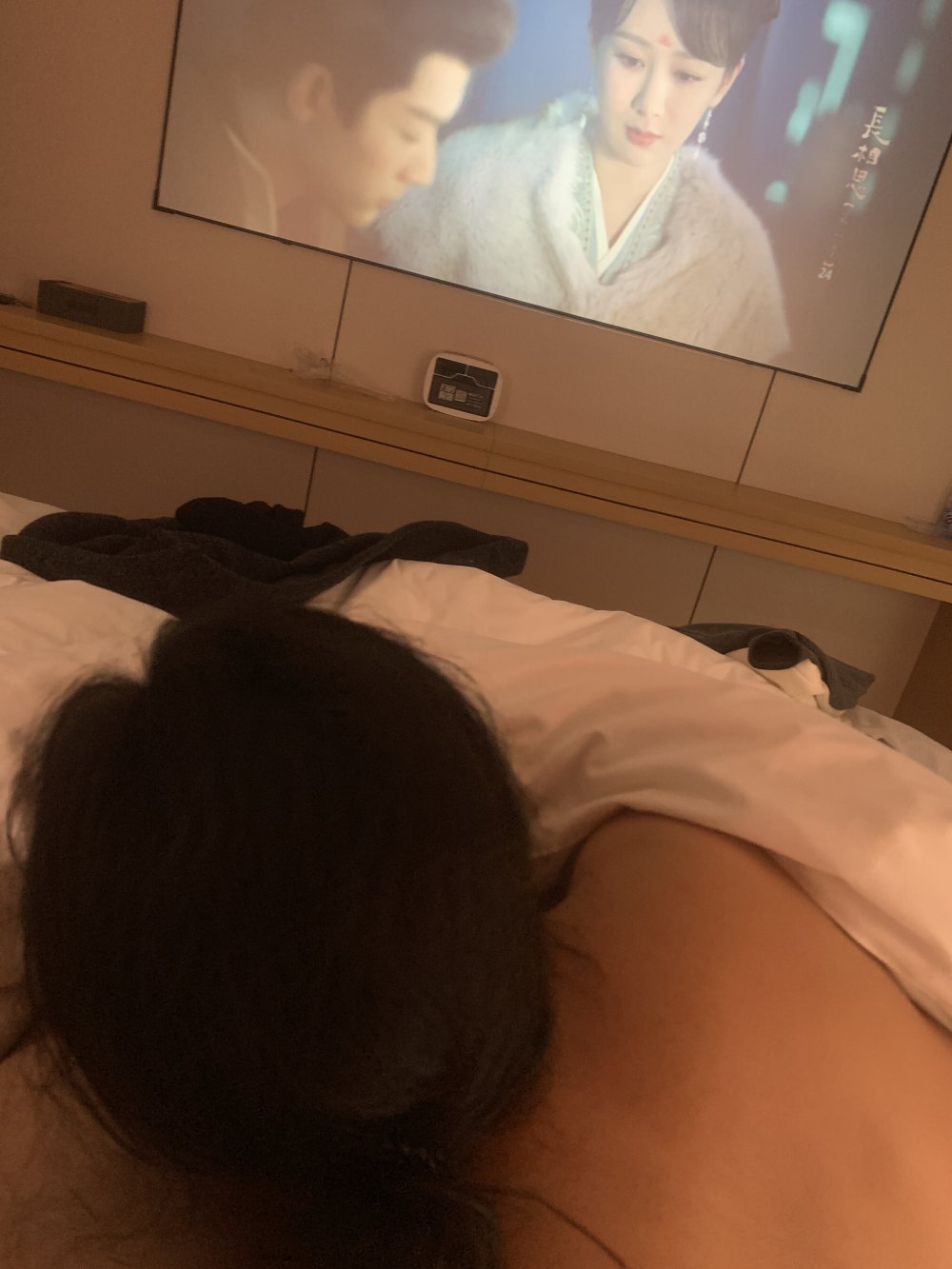 賓館里激幹一位淫蕩的少婦！ [20P]