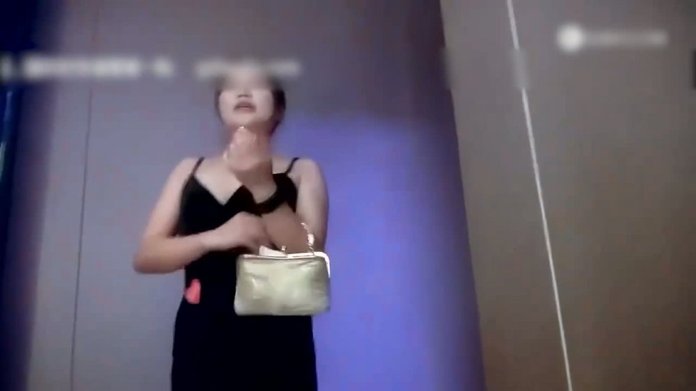 探訪按摩店：洗浴中心按摩SPA 全套服務，技術嫻熟讓人爽歪歪，黑絲肥穴一頓爆操