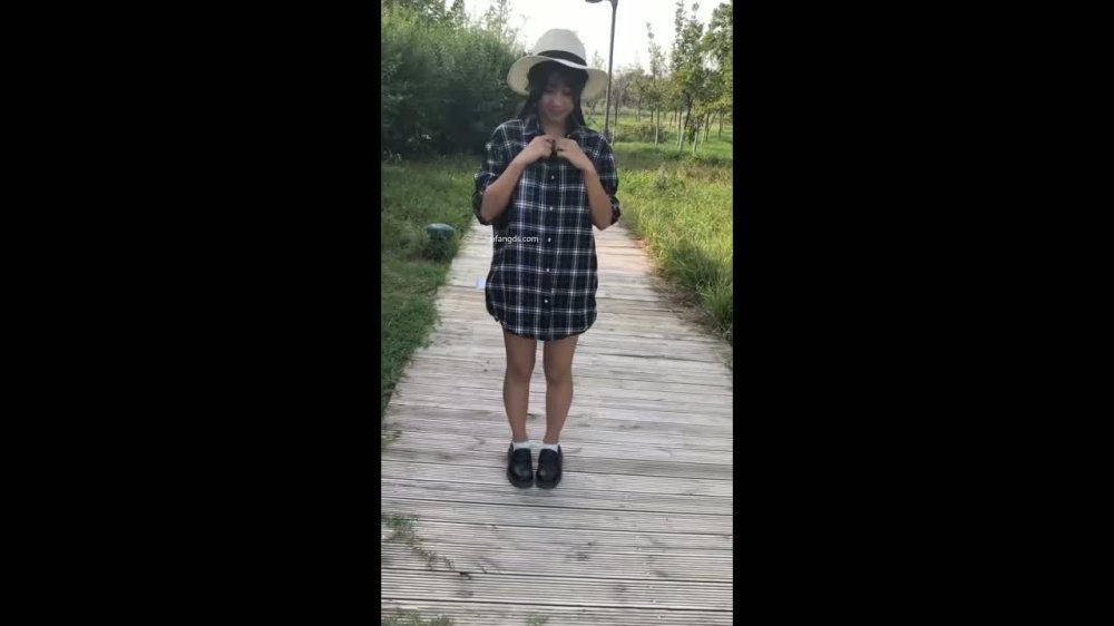 漿果兒 未流出戶外登山露出視頻 裝扮非常可愛