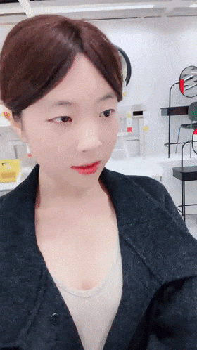 大三學生妹的一天，【柚子】，白天商場閒逛，和炮友相約，來一場刺激的，到廁所後入，緊張刺激爽炸