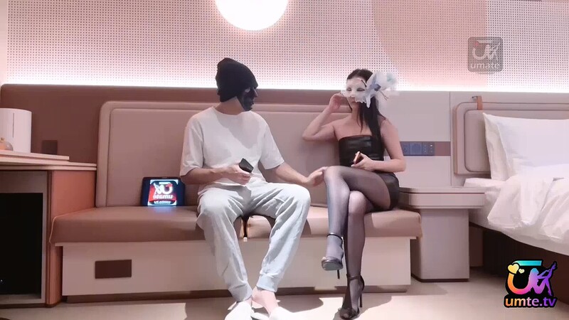 探花叫騷雞侍奉肉棒 看到就忍不住自己坐上去 開檔黑絲狗鏈乳夾 像母狗一樣被操 銷魂口爆榨精[MP4/612MB]