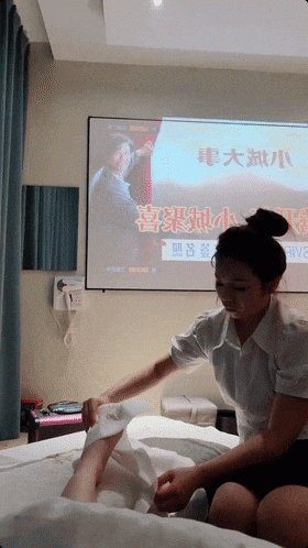 大三學生妹的一天，【柚子】，和炮友相約，按摩店放鬆一下身體，技師走後趕緊來一炮，緊張刺激又美妙