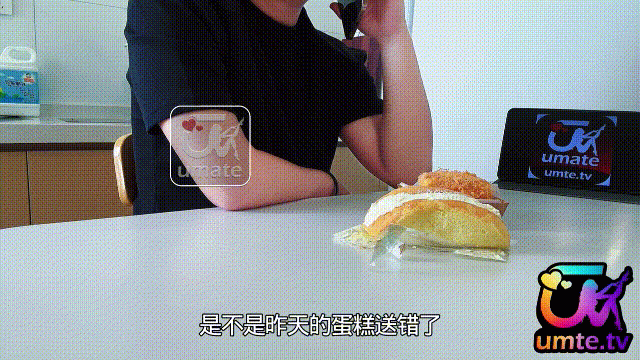 [MP4/724MB]好利來蛋糕店員的特殊服務 奶油肉棒邊舔邊吸龜頭 主動女神淫臀操著肉棒