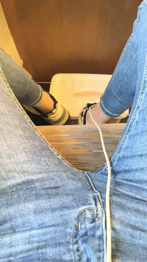 千里送逼，坐上高鐵去約炮，美腿禦姐高鐵廁所自慰，奧迪車震真精彩1