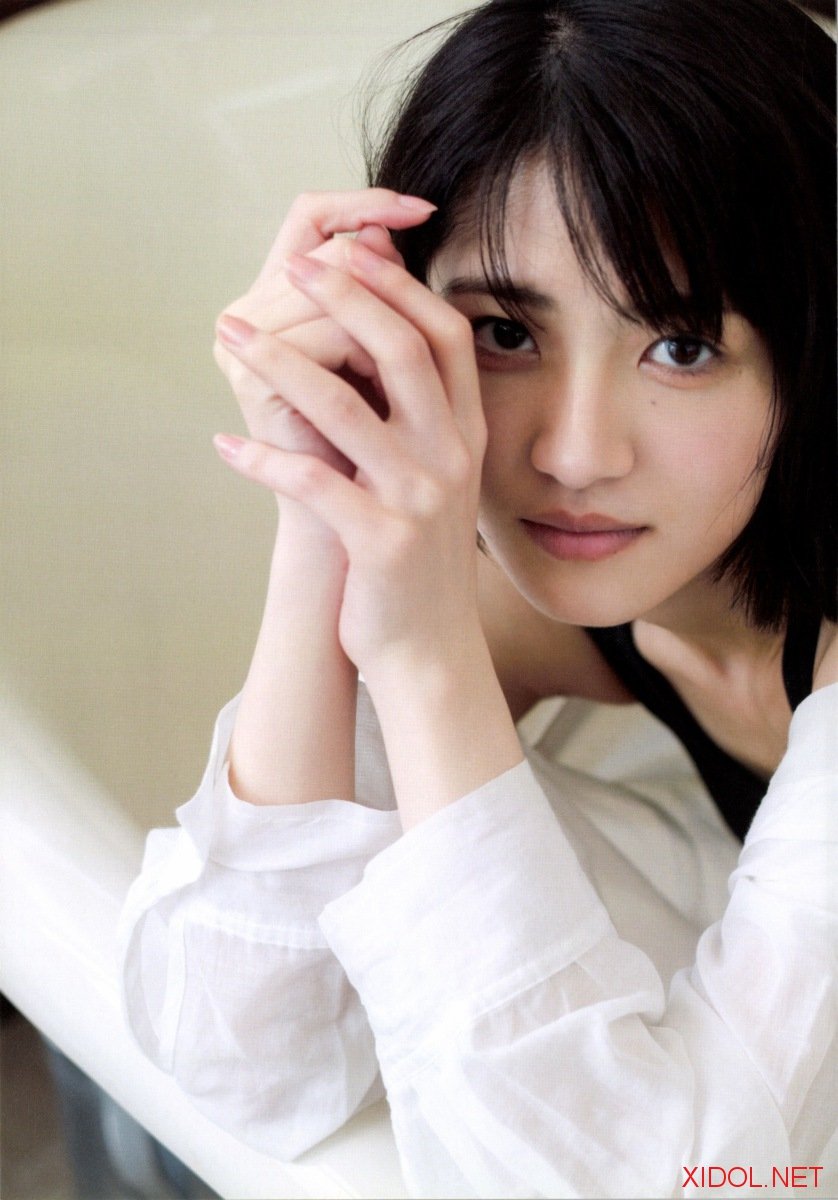 [Photobook] 若月佑美 1stフォトエッセイ『履きなれない靴を履き潰すまで』