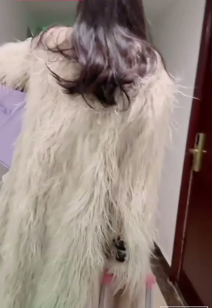 原創小姨子的秘密姐夫開車長途犯困小姨子服務區口交幫姐夫提神再站立后入爆操濃精射滿翹臀