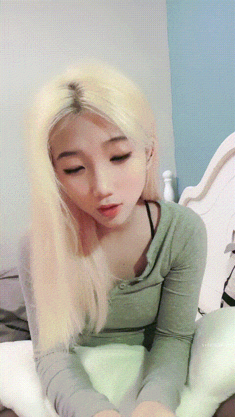 淼淼 高顏值金髮小妹妹！ 害羞開收費脫光光美呆了！ ~2