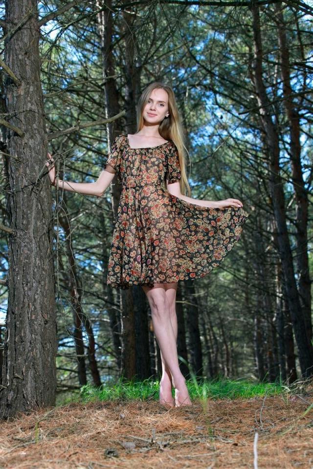 蜜莉在松樹林裡徹底放縱！ 令人著迷的嫩逼[43P]