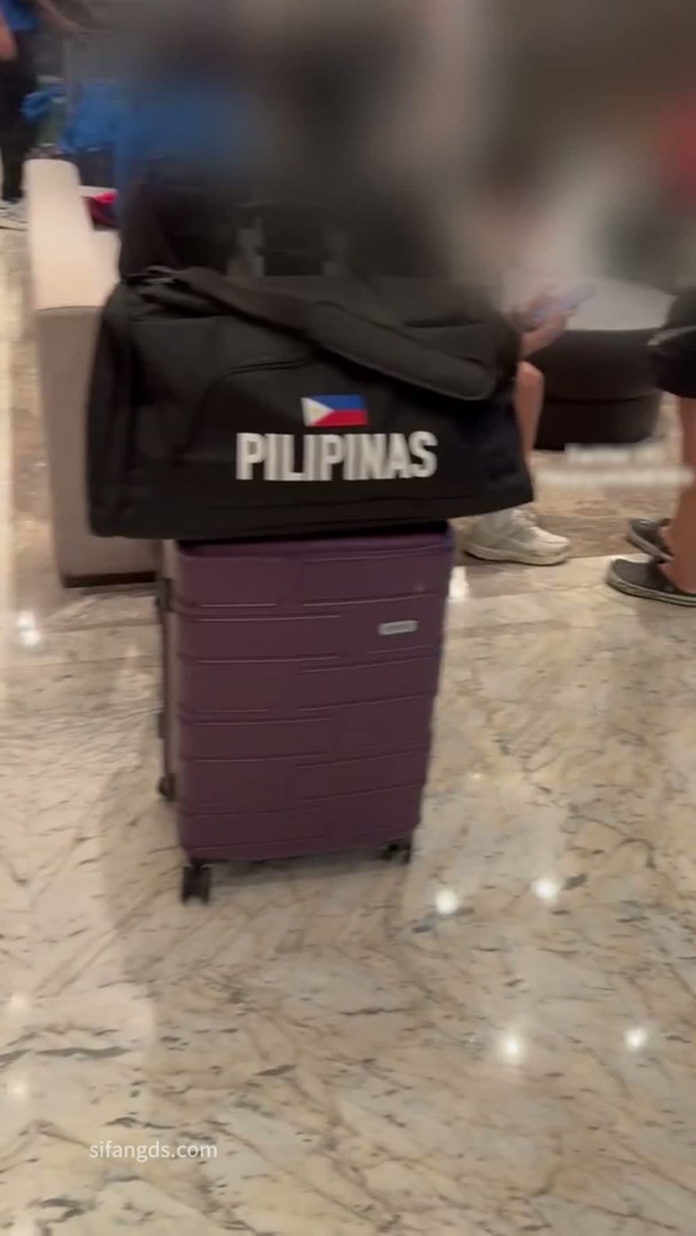 新品福利，推特約炮大神糖葫蘆防身術傳人約啪運動員女孩，無毛嫩穴塞滿玩具，肏她屁眼子