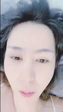 極品少婦醫美店裏給小蘢做保養，兩個漂亮護士小姐姐對著下面壹頓操作，搞得想撒尿了