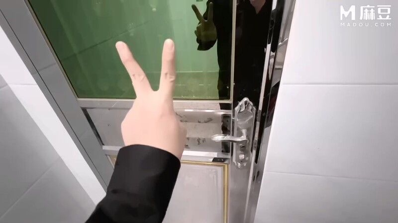 【精品亂倫】舅媽的愛情故事 - 上門當著小孩的面操舅媽 小舅上夜班被我偷家 舔到水汪汪真刺激 媽媽被叔叔後入操內射了