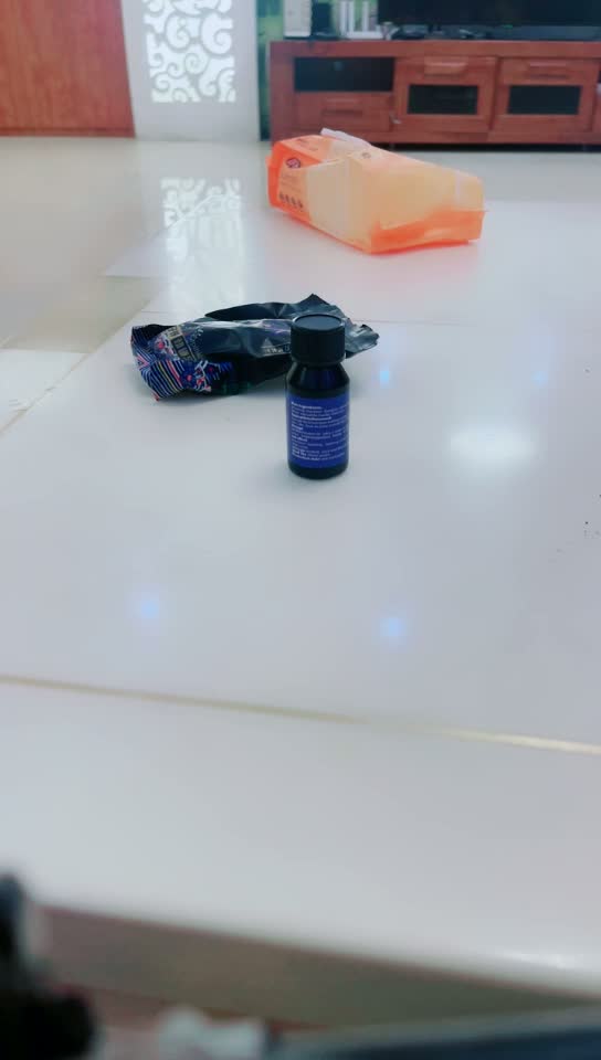 劇情演繹：勾搭大奶小嫂子，對白精彩刺激，半推半就肉棒無套插入小穴，操爽了就老實了！