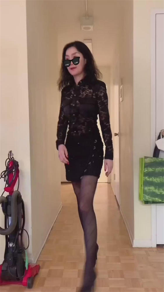 高挑熟女阿姨唯美人妻黑絲高跟 被大哥在電腦桌椅上無套輸出 嬌喘不停