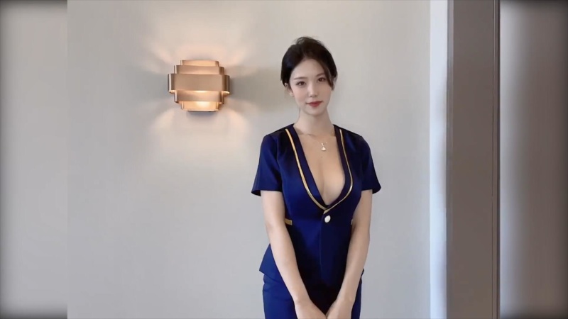 極品女技師騷逼技師穿著開檔絲襪故意讓我看到35