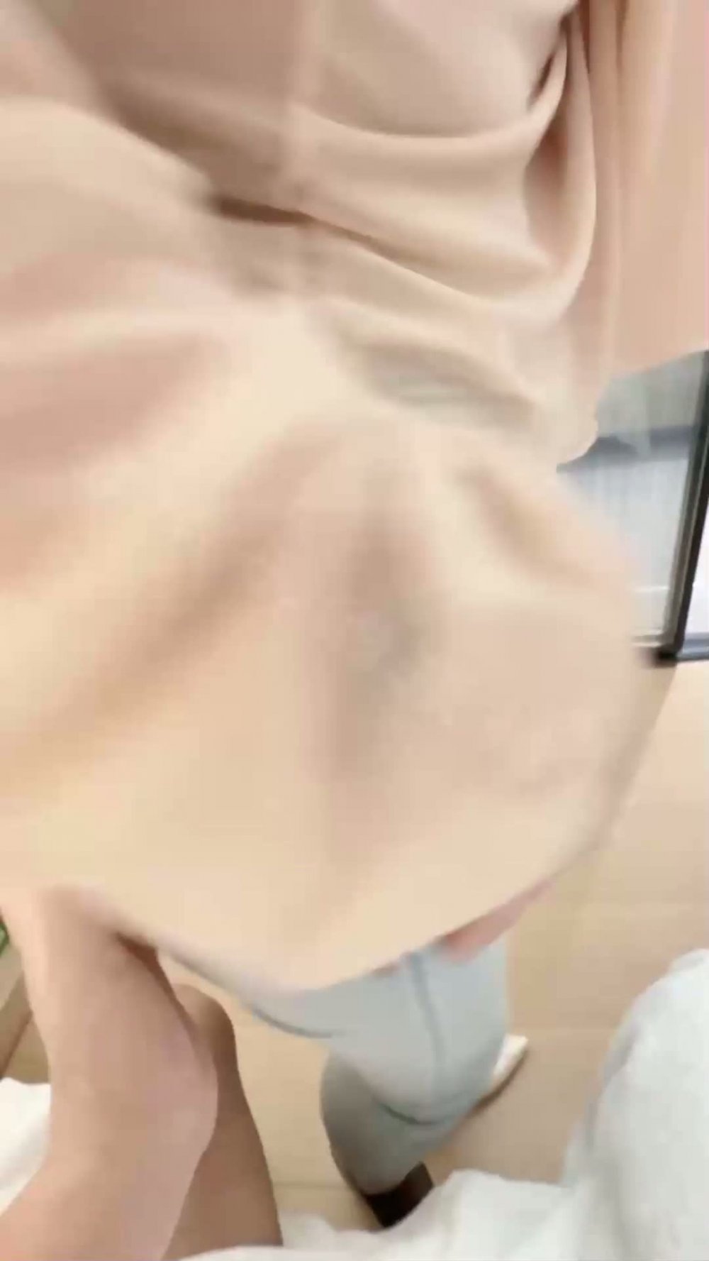 會噴水親姐姐綠帽欲上頭忽悠自己親姐姐開房蒙上姐姐眼睛中途換人偷操白虎美穴 無套內射高清無水印版