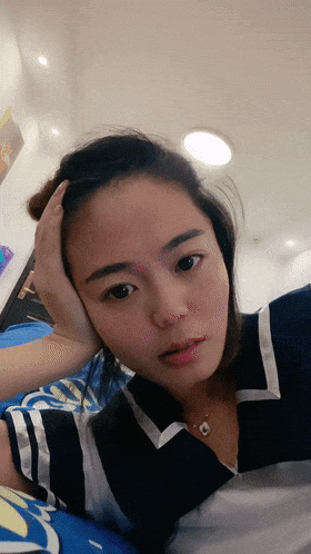 真實良家人妻欲求不滿小少婦，兩口子家中做愛，反差水手服無套啪啪激情四射