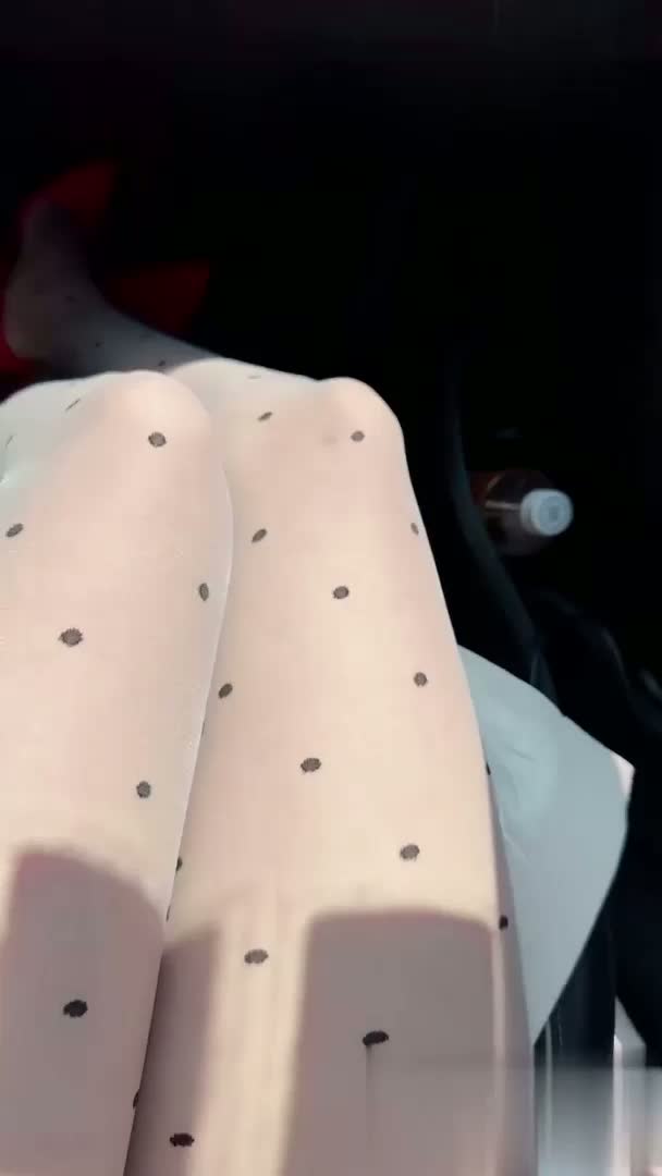 亂倫大神小姨子的秘密 小姨子頂著烈日在工地為姐夫足交 姐夫後備箱舔逼爆操內射小姨子