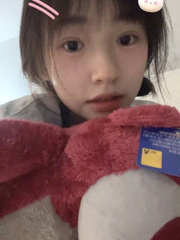 近期網傳高顏值小蘿莉和男友做愛視頻流出！ 各種情趣內衣，長得非常可愛反差~表面清純唯美小仙女私下小騷貨