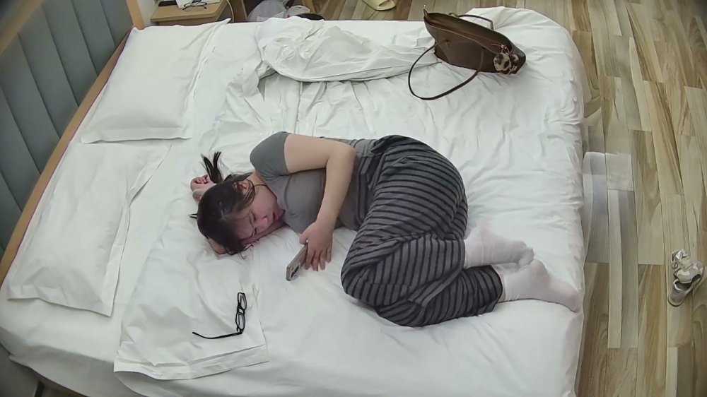 20260329酒店針孔偷拍高馬尾學生妹和男友趁週末到酒店約會操四次