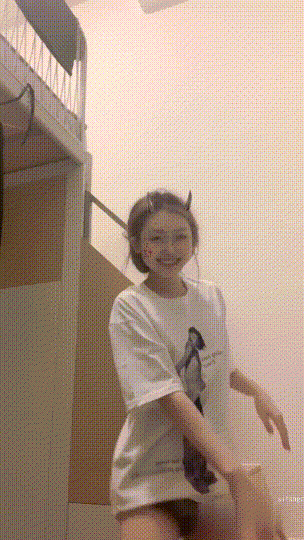 雲盤高質露臉洩密！ 金髮眉釘潮妹表裡不一，私下極度小母狗，啪啪調教制服足交顏射，玩的花花