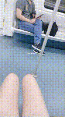 【露出網紅極品身材】頂級露出藝術家『娜娜』最新私拍 地鐵戶外 人前露出 乘客都看傻眼了