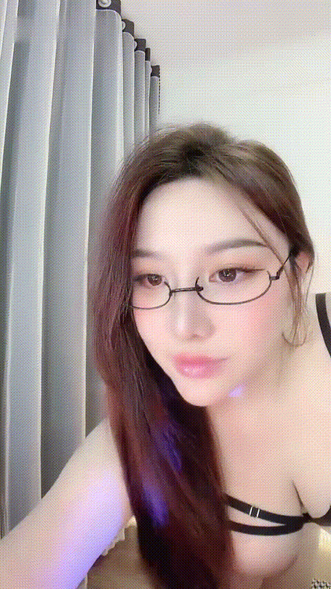 頂級魅魔1多毛騷逼塞跳蛋 ！ 大黑牛震穴 ！ 性感氣質女神 ！ 好騷4